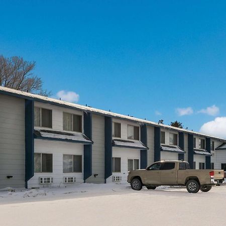 Surestay Hotel By Best Western Уэллс Экстерьер фото