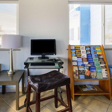 Surestay Hotel By Best Western Уэллс Экстерьер фото