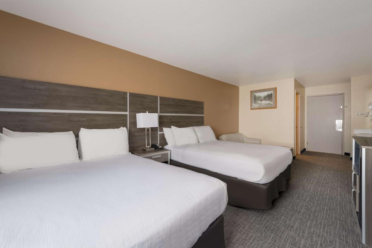 Surestay Hotel By Best Western Уэллс Экстерьер фото