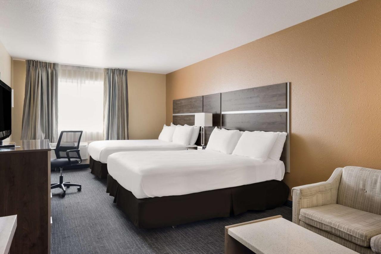 Surestay Hotel By Best Western Уэллс Экстерьер фото