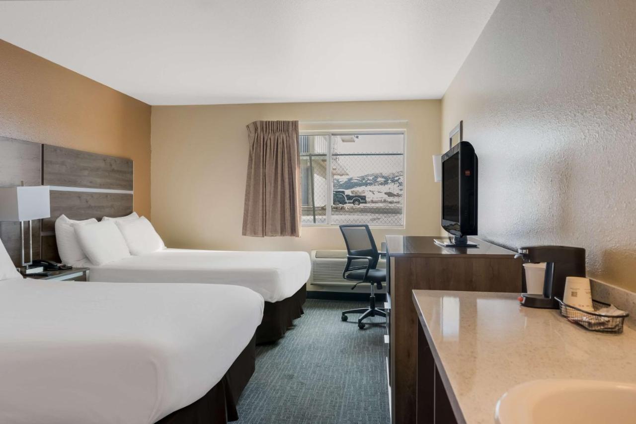 Surestay Hotel By Best Western Уэллс Экстерьер фото