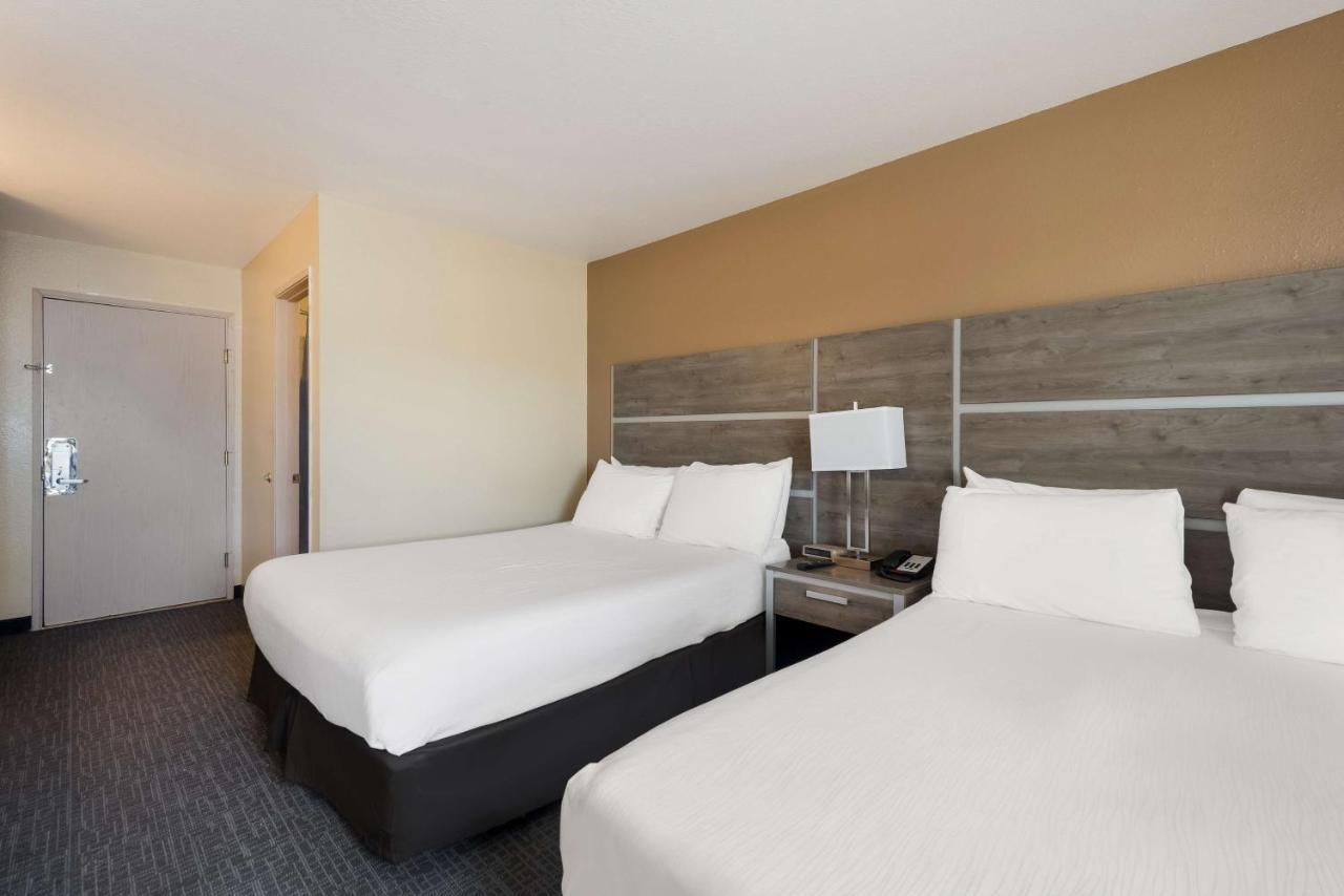 Surestay Hotel By Best Western Уэллс Экстерьер фото
