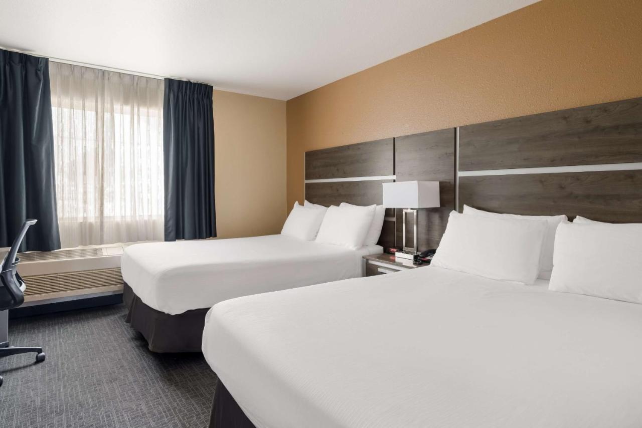 Surestay Hotel By Best Western Уэллс Экстерьер фото