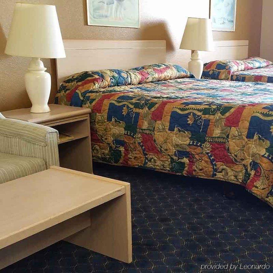 Surestay Hotel By Best Western Уэллс Экстерьер фото